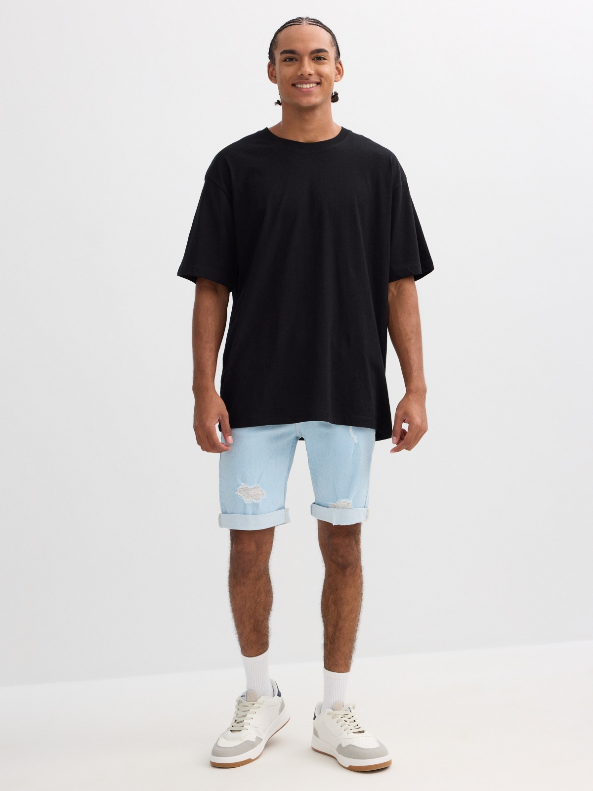 Calções de bermuda de ganga azul skinny azul vista meia frontal