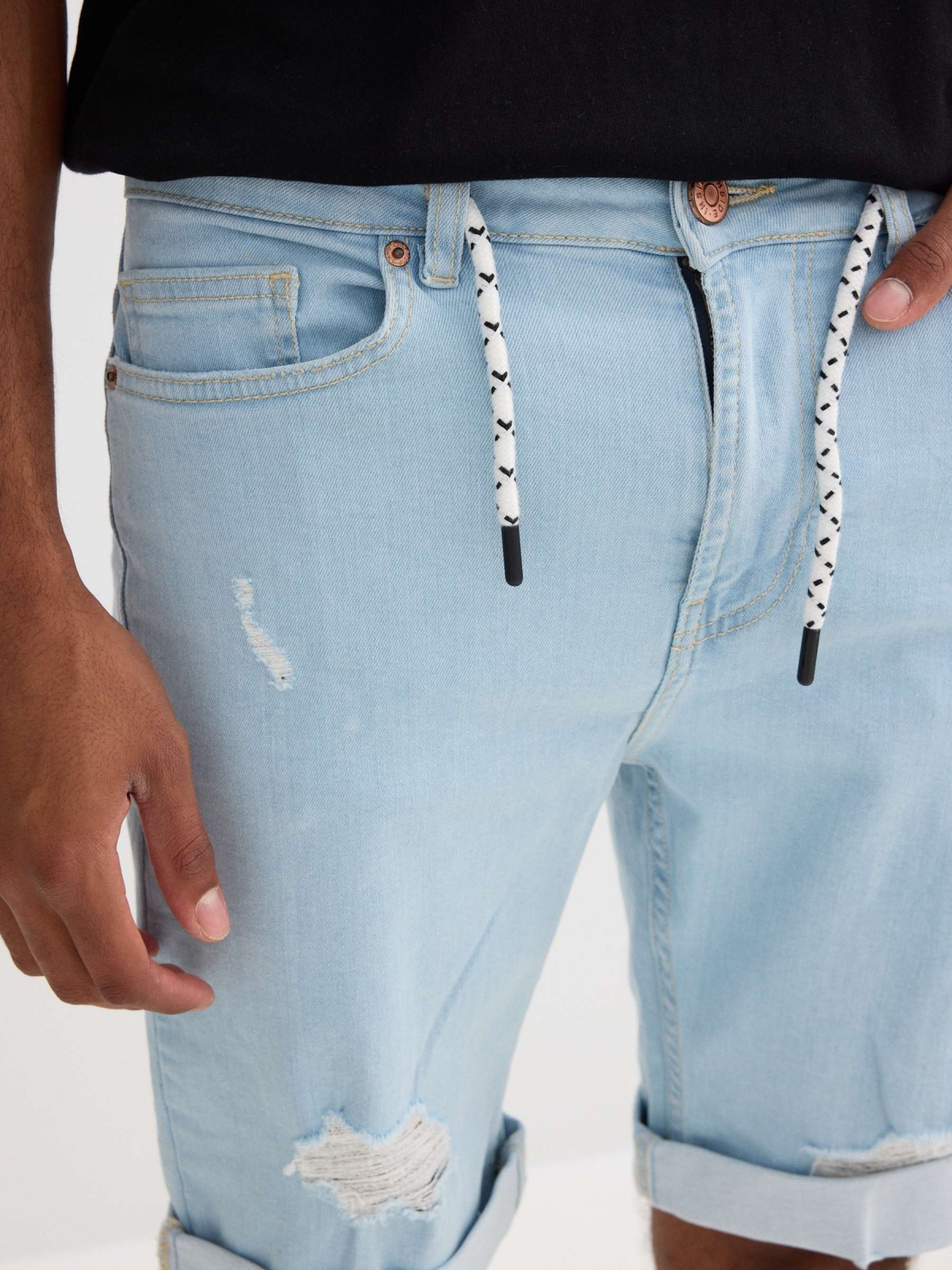 Calções de bermuda de ganga azul skinny azul vista detalhe