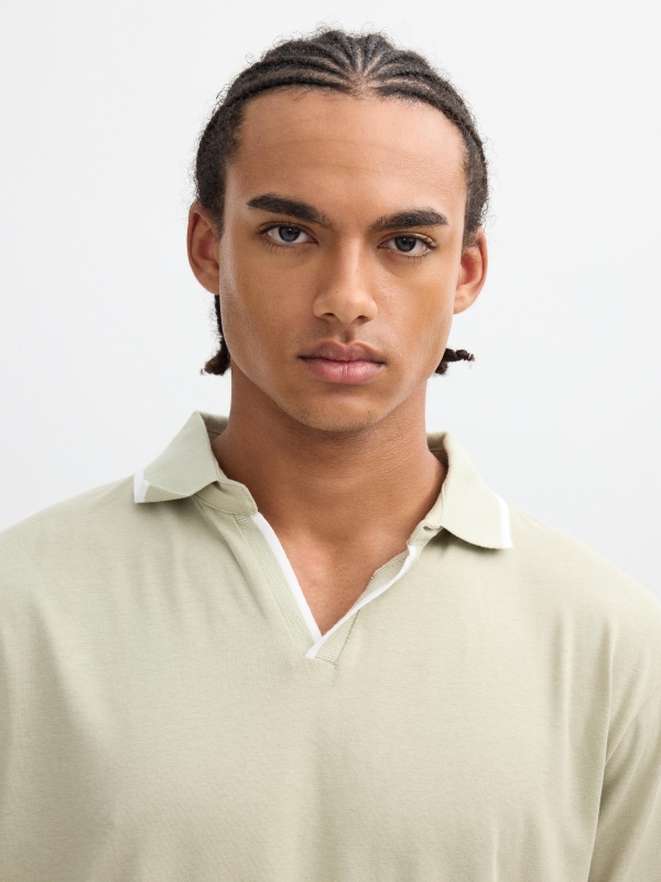 Basic V-neck polo greyish green detail view