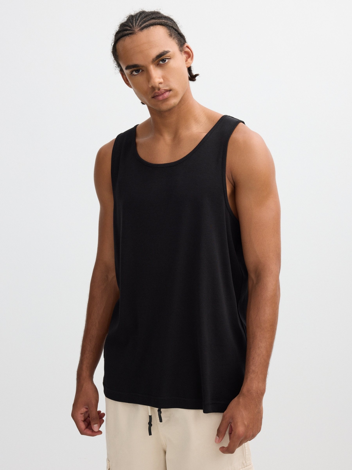 Camiseta de tirantes básica negro vista media frontal