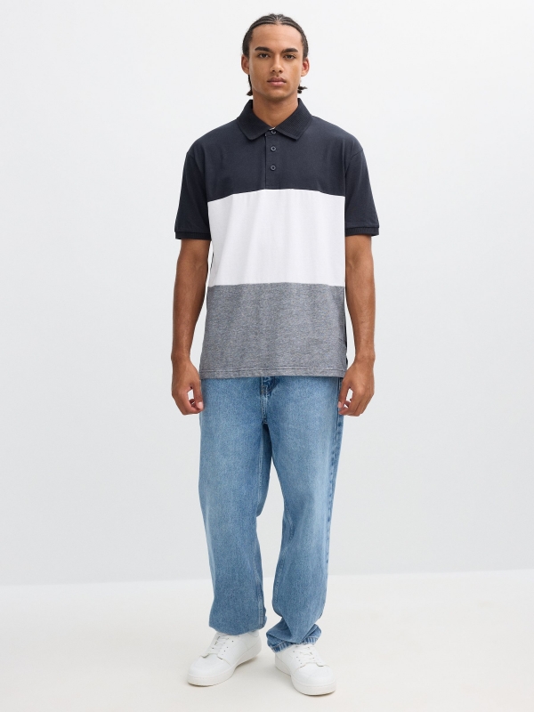 Polo bloco de cores branco vista geral frontal