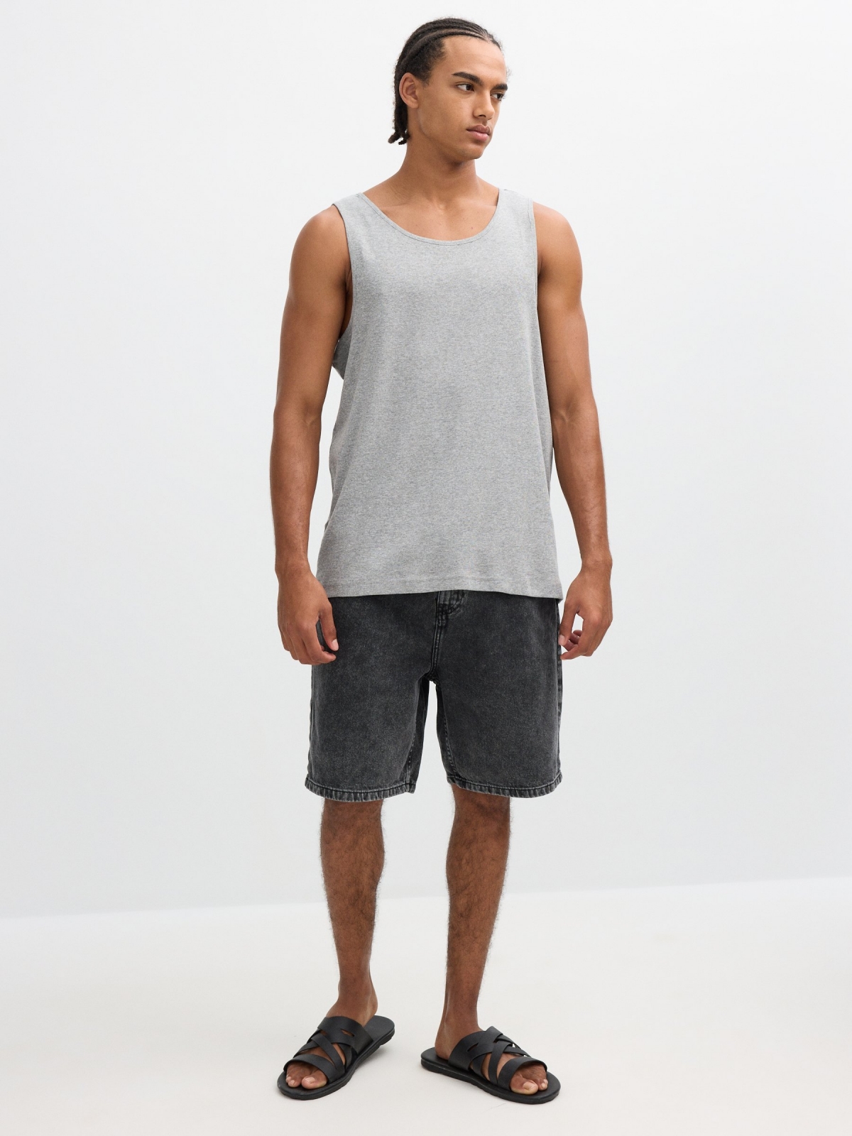 Bermuda jeans regular preto vista meia frontal