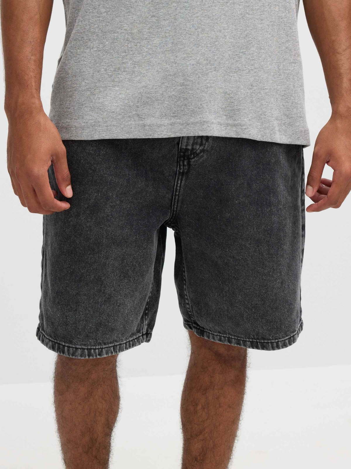 Bermuda jeans regular preto vista geral frontal