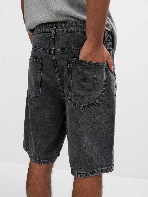 Bermuda jeans regular preto vista detalhe