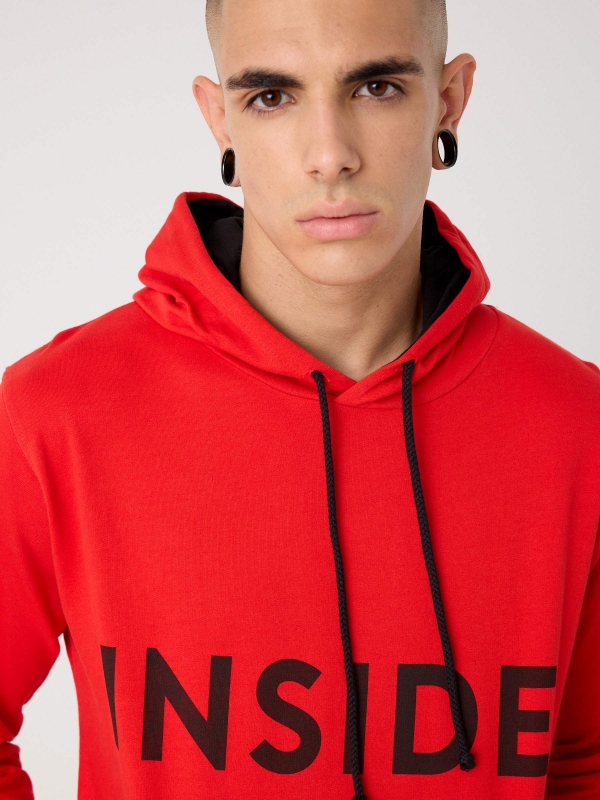 Sudadera básica canguro rojo vista detalle