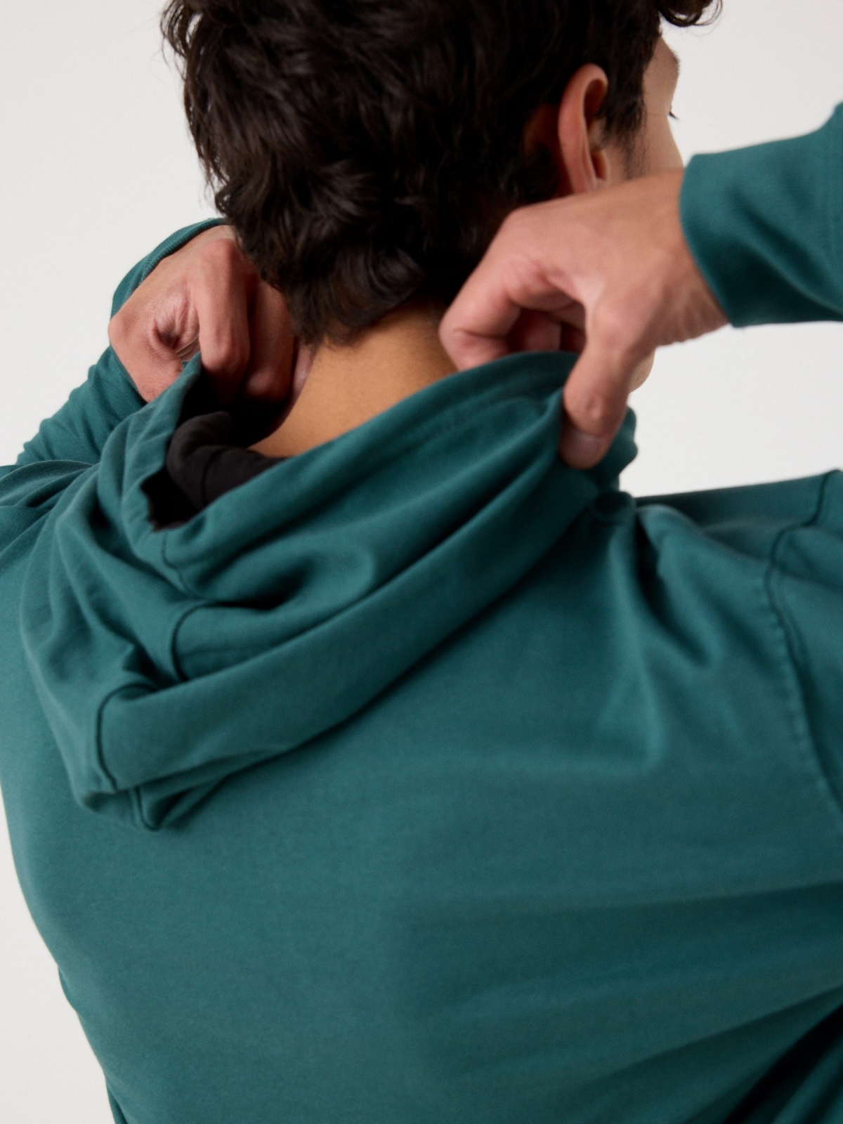 Basic kangaroo sweatshirt green detail view