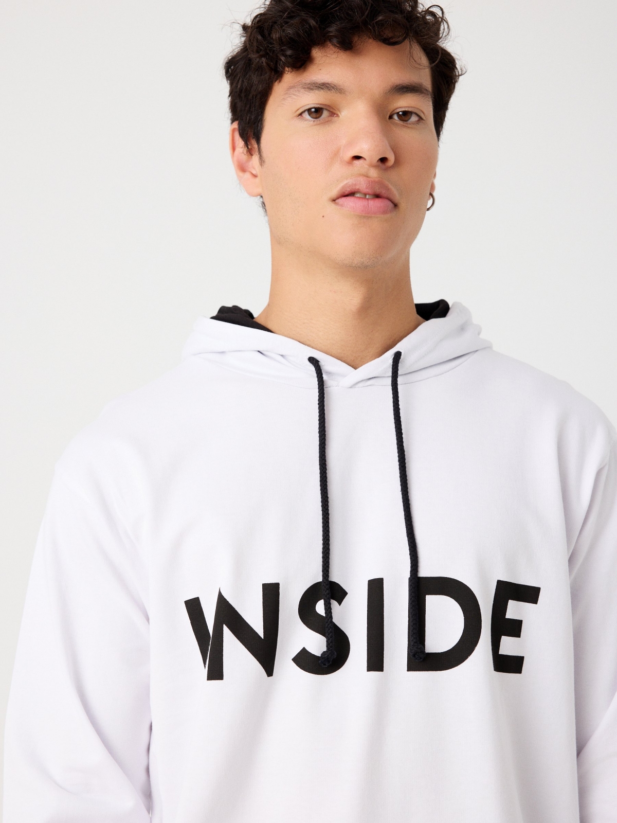 Basic kangaroo sweatshirt white detail view