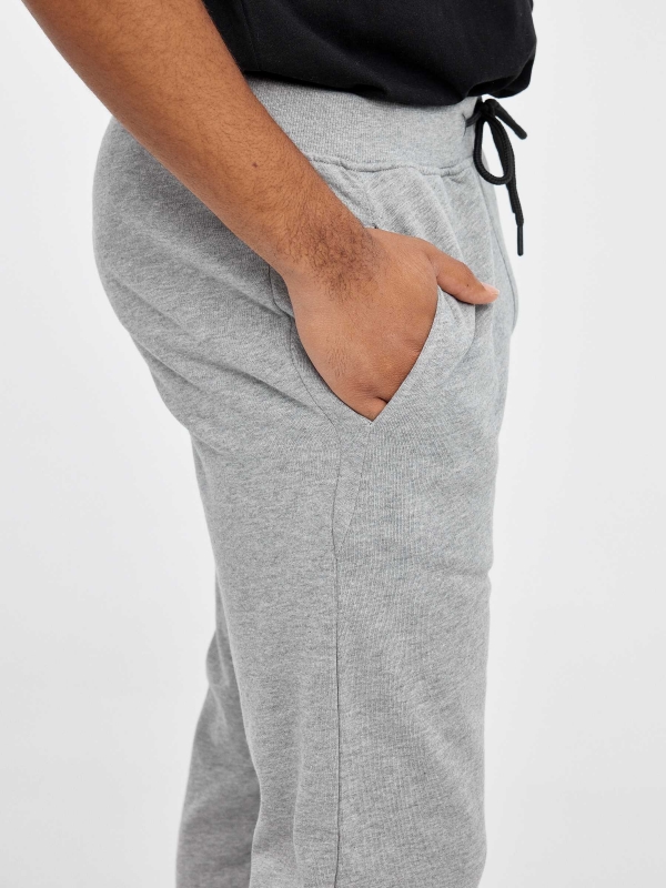 Pantalón jogger sport gris melange vista detalle
