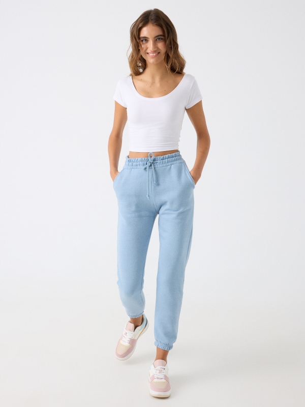 Pantalón jogger felpa azul claro vista general frontal