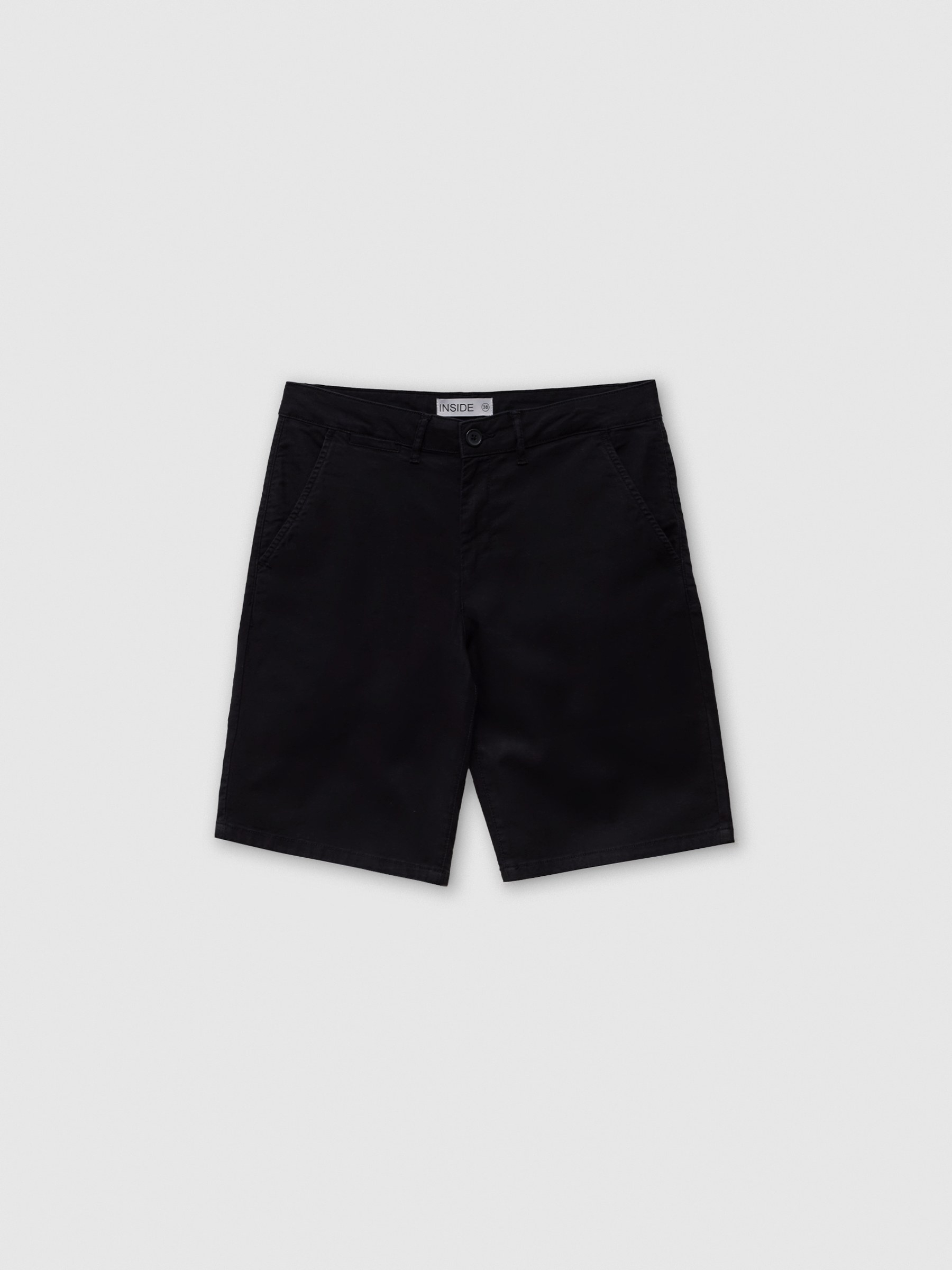 Bermuda chino negro vista media frontal