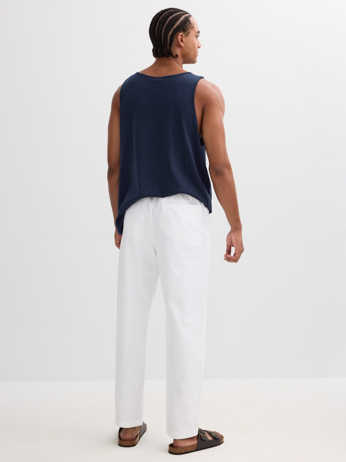 Pantalón lino blanco roto vista media frontal