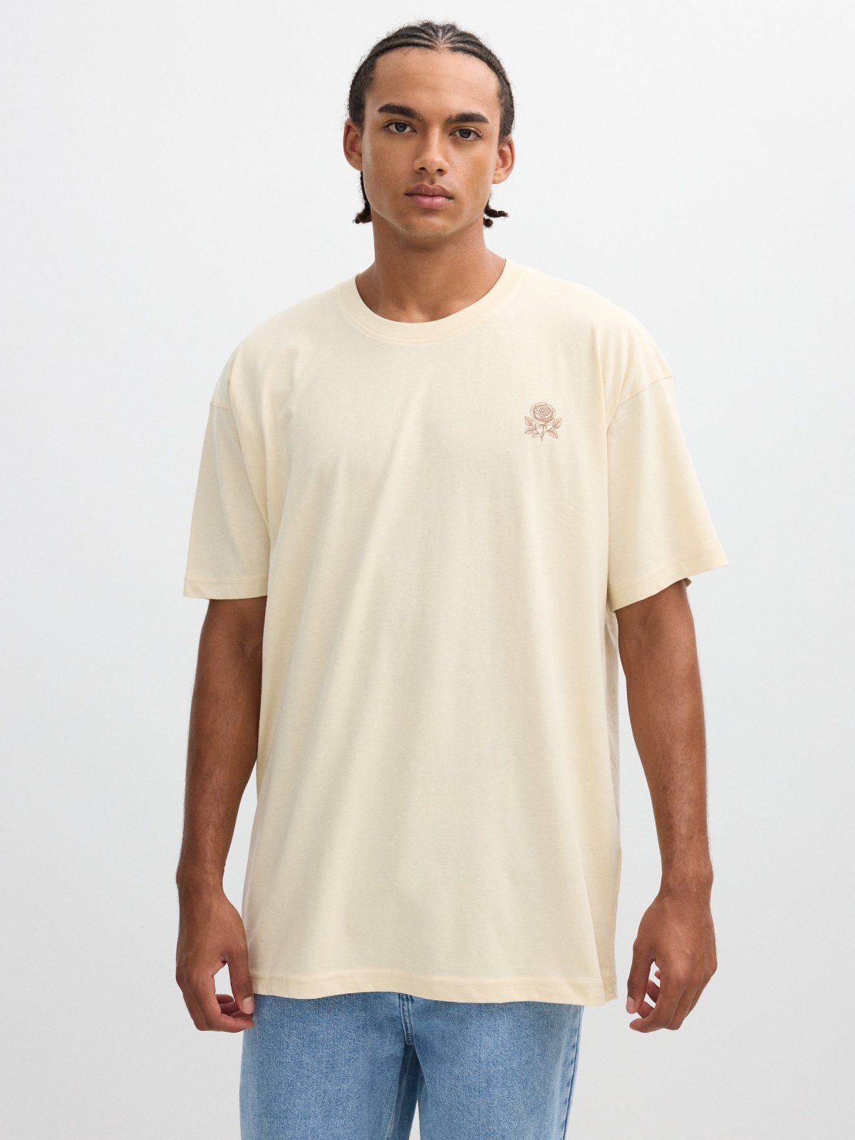 Camiseta estampada rosas areia vista meia frontal