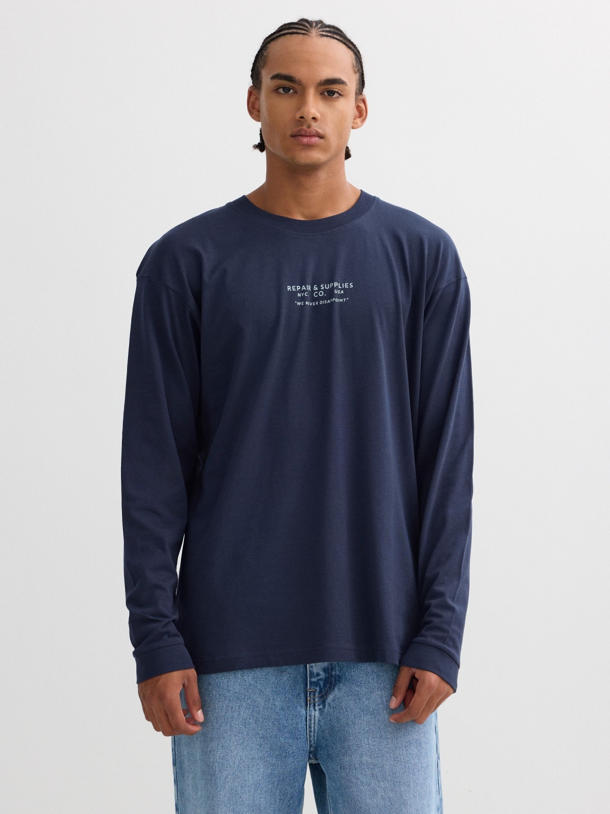 Long sleeve printed t-shirt navy middle front view