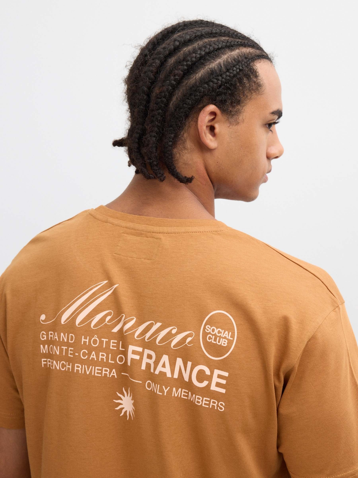 Camiseta estampado Mónaco marrón claro vista detalle