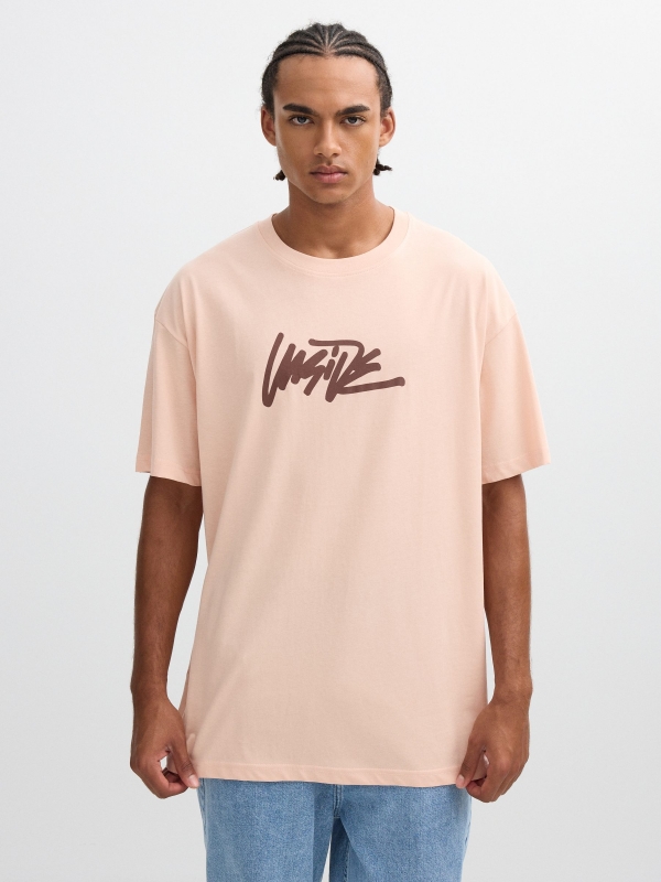 Camiseta estampado texto Inside rosa nude vista media frontal