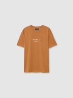 %Pto% Camiseta estampa texto bordado marrom claro vista frontal