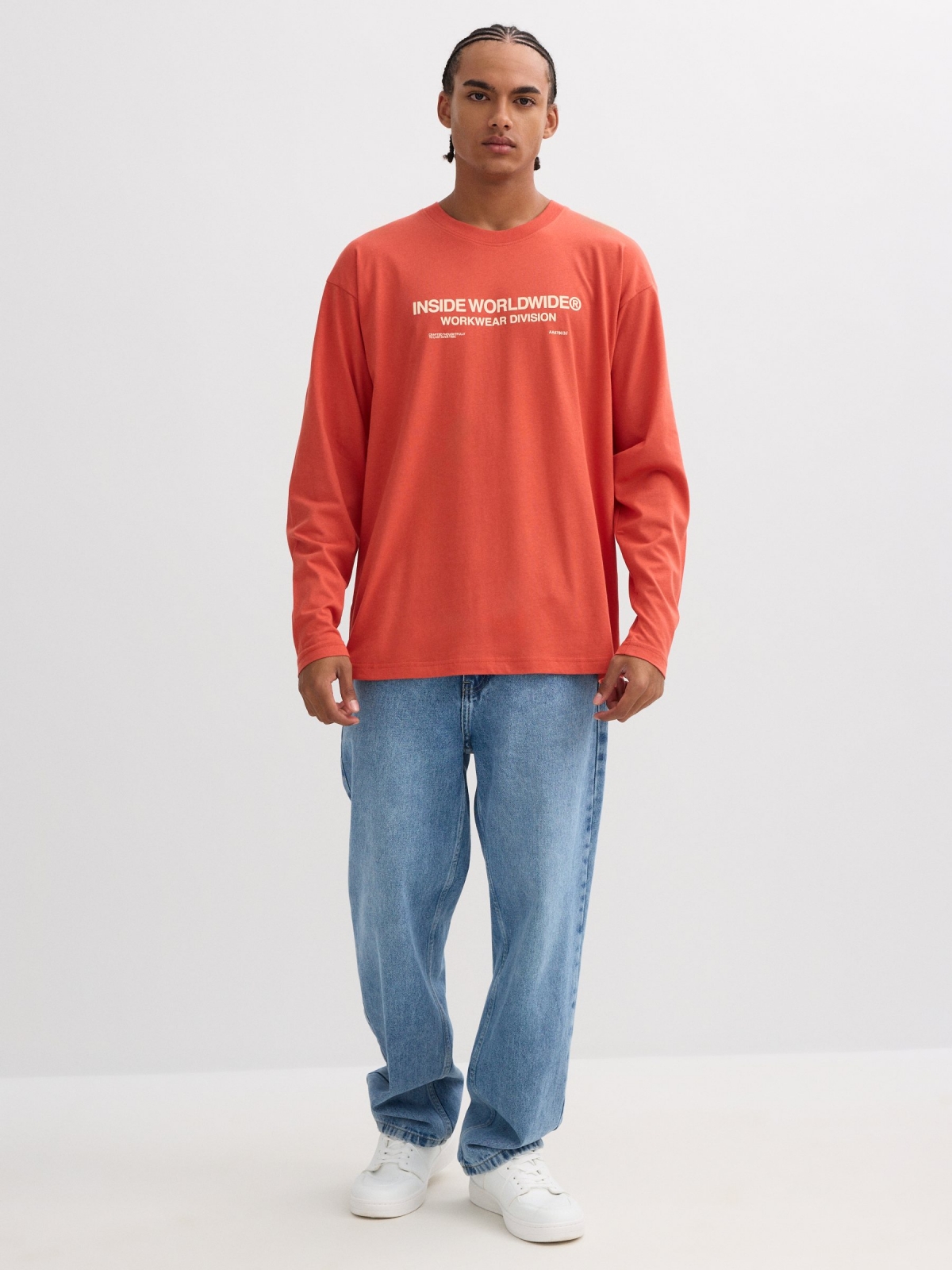 Camiseta manga larga extampado texto naranja vista general frontal