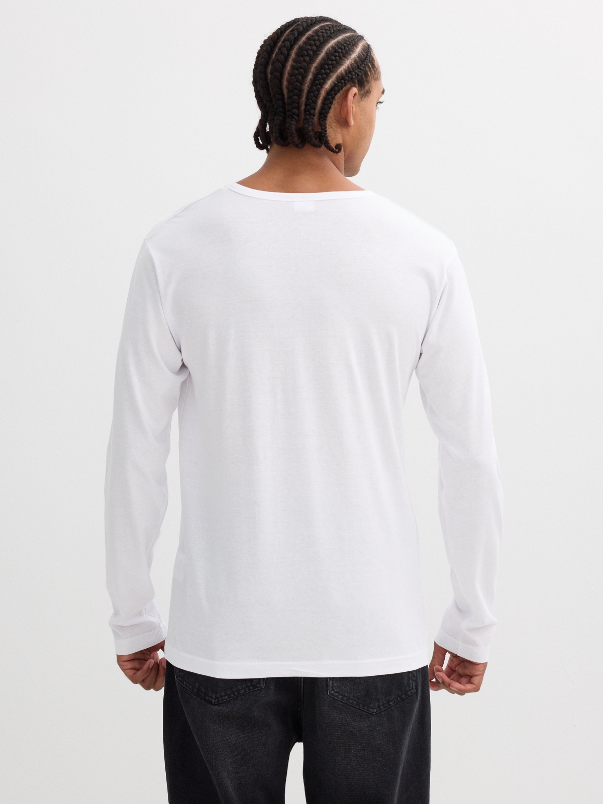 Camiseta manga larga lisa cuello botones blanco vista media trasera