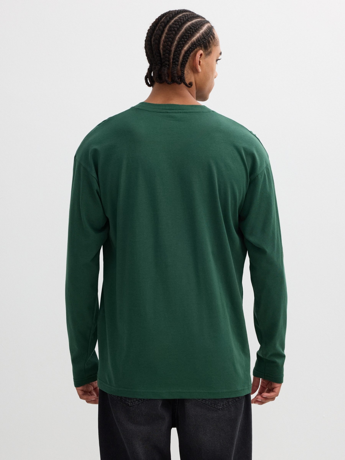 Camiseta manga larga extampado texto verde vista media trasera