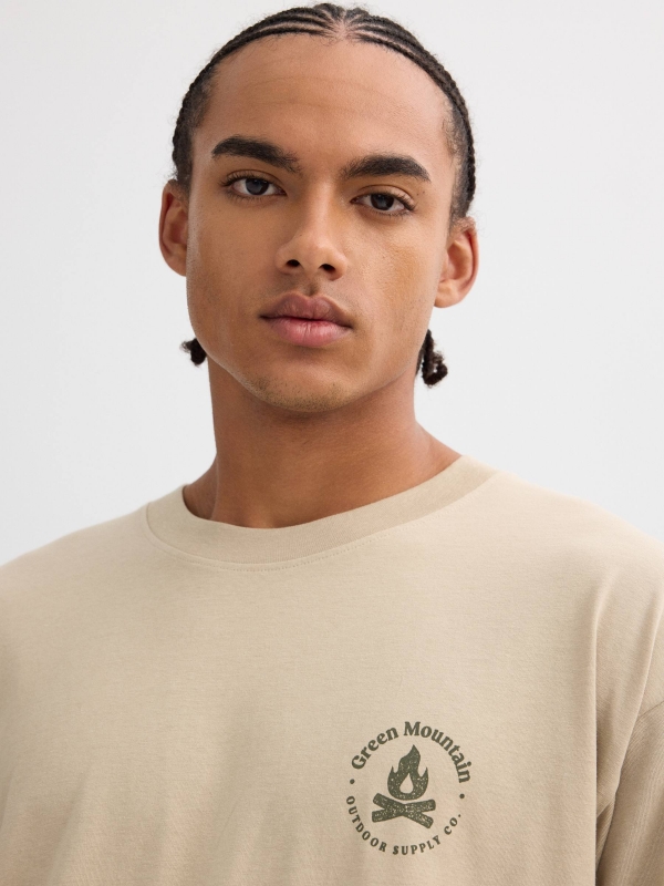 Camiseta manga larga estampado nature crudo vista detalle