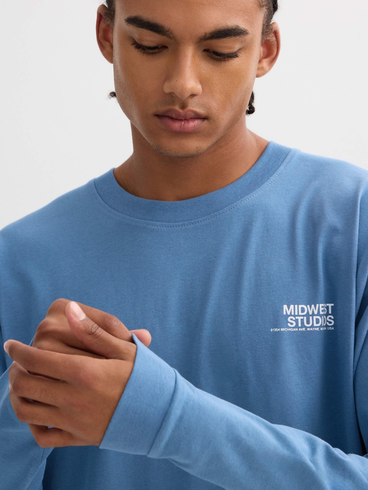 Long sleeve t-shirt with Studios print blue detail view