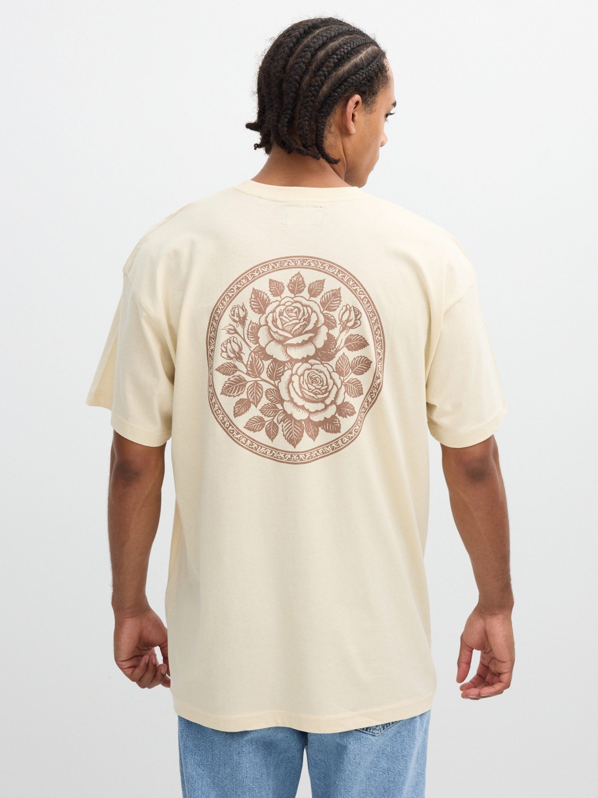 Camiseta estampada rosas areia vista meia traseira