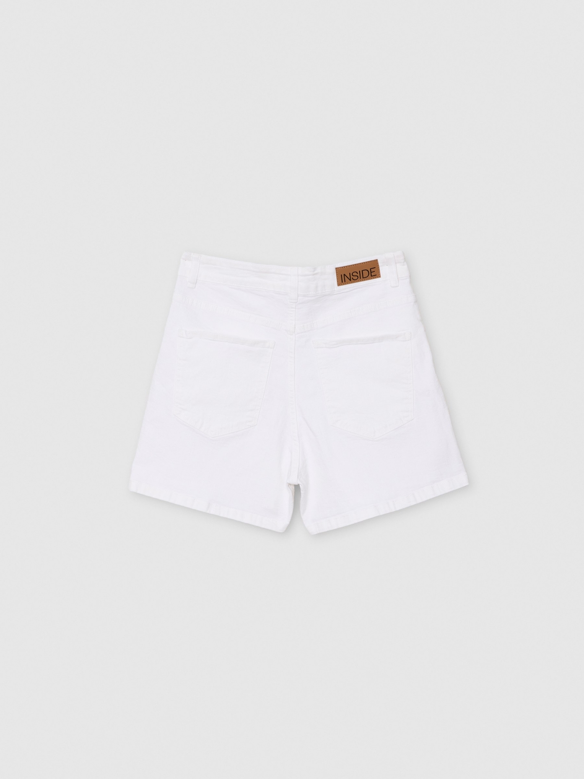 Shorts tiro alto blanco vista trasera
