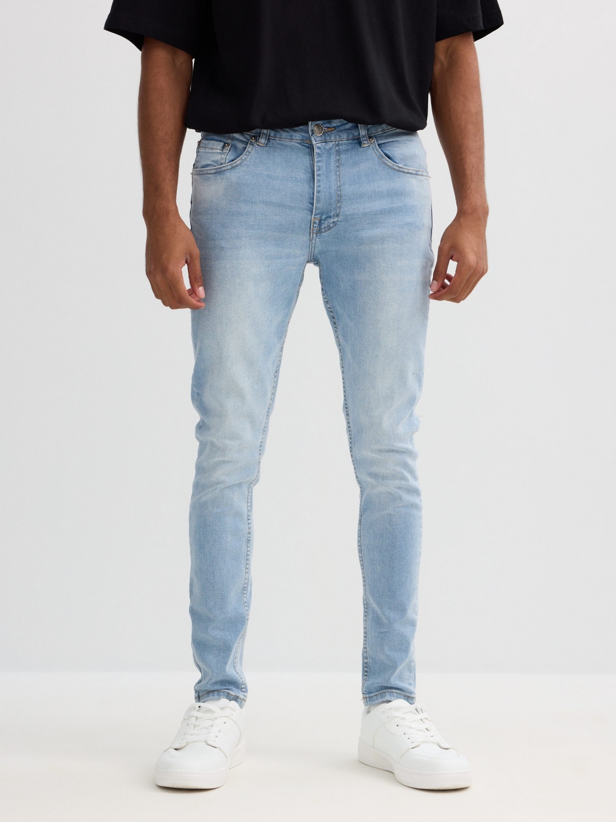 Jeans skinny azul claro azul vista media trasera