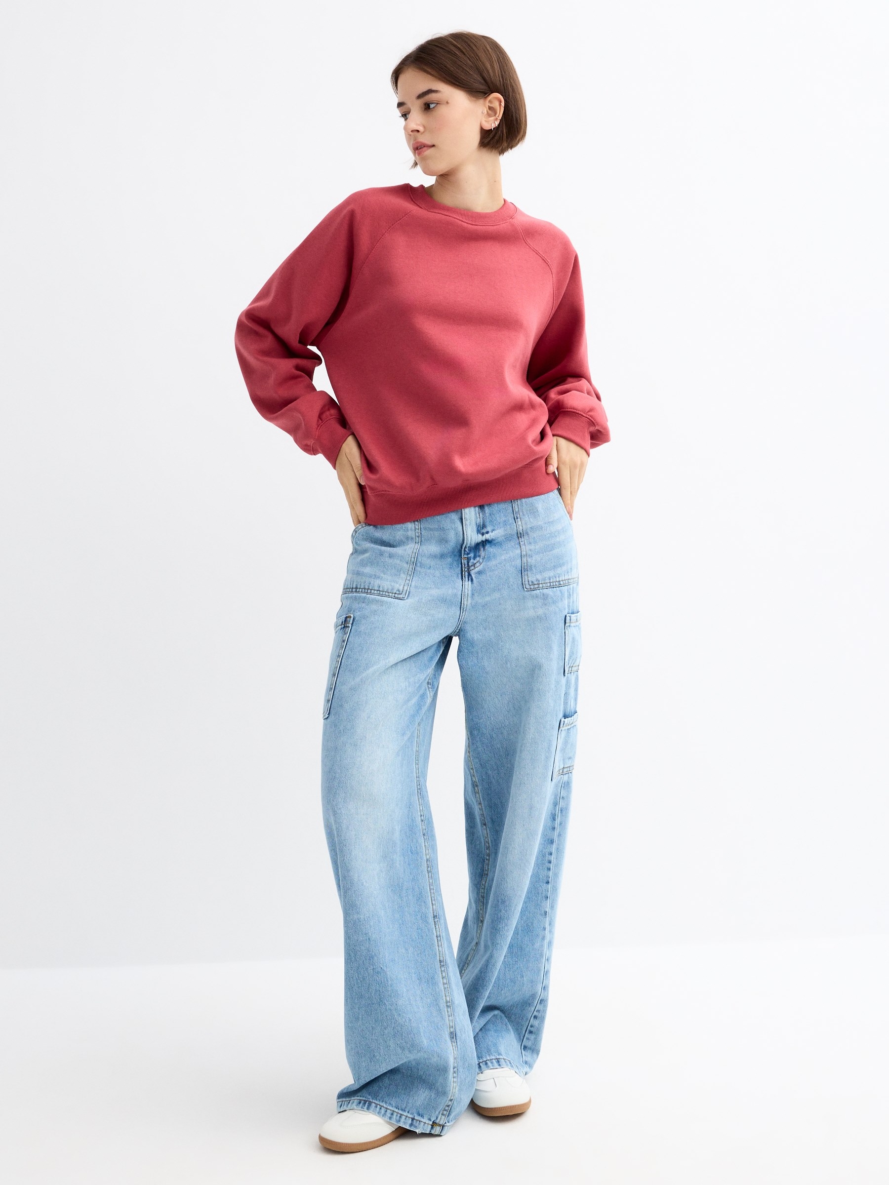 Sweatshirt round neck mineral red middle front view