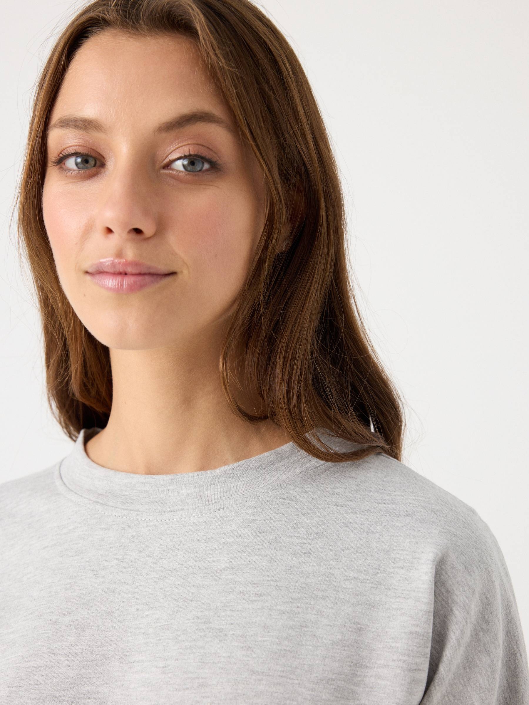 Sudadera básica gris vista media frontal