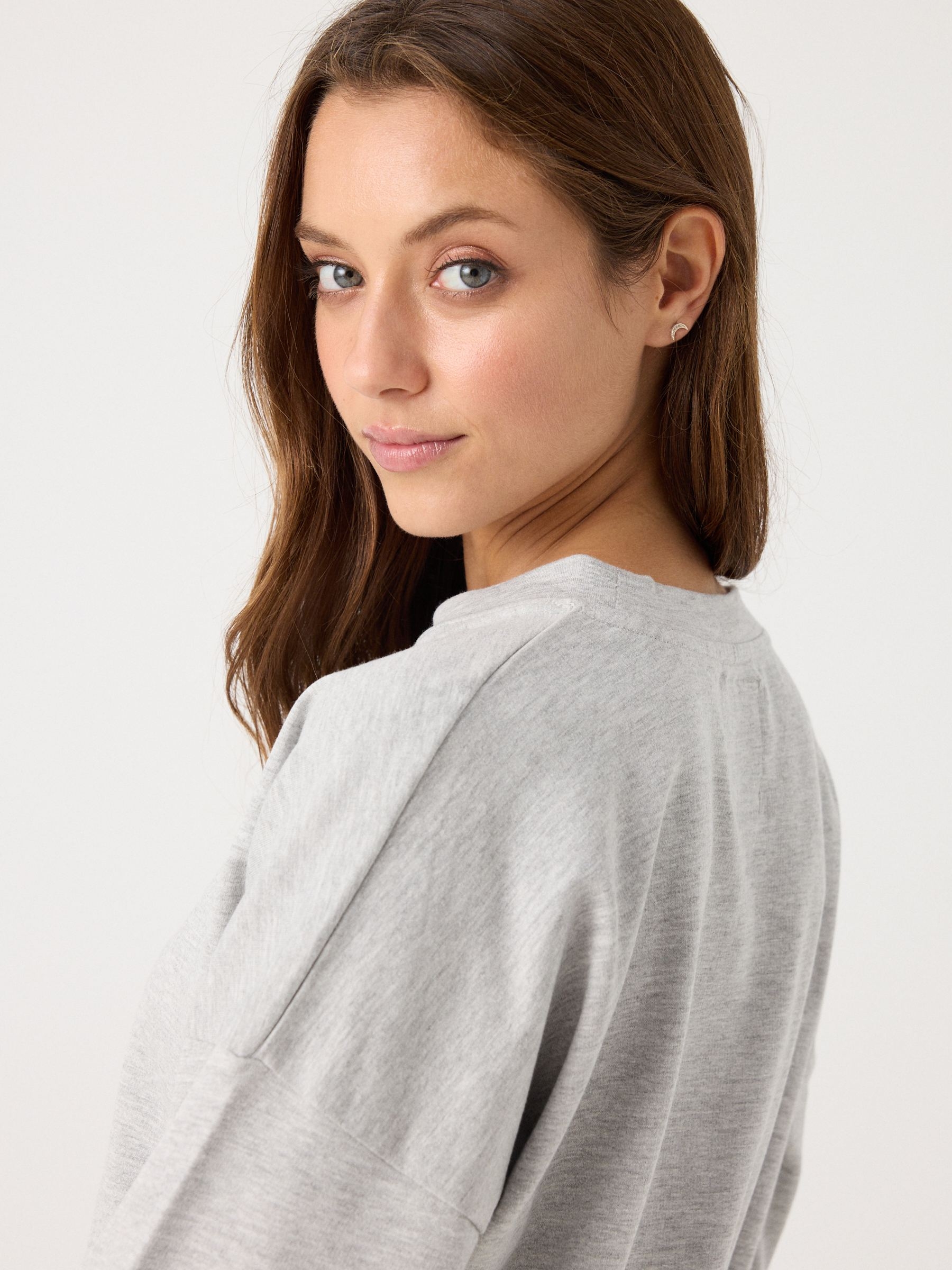 Sudadera básica gris vista media frontal