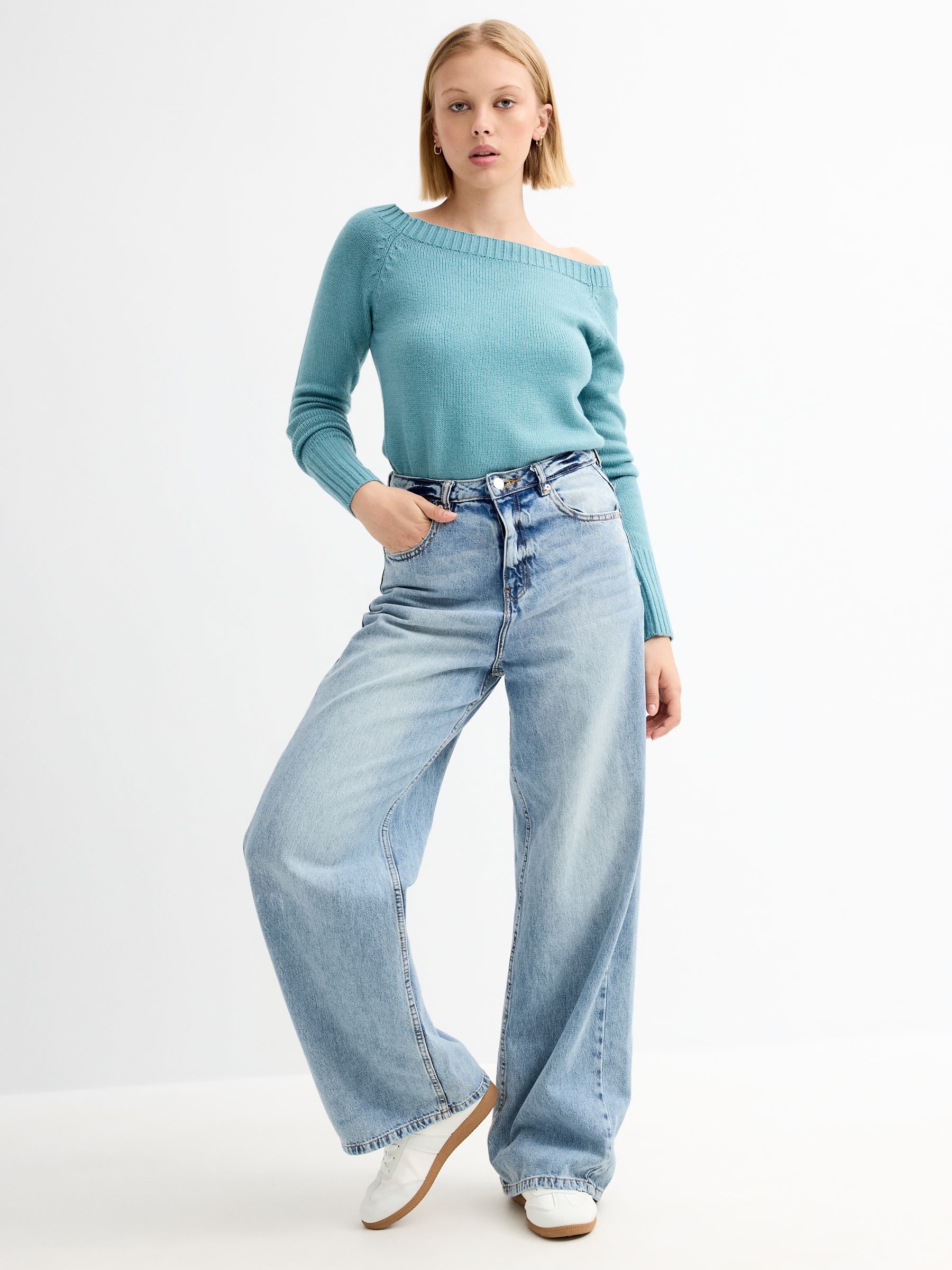 Marbled boat sweater turquoise middle front view