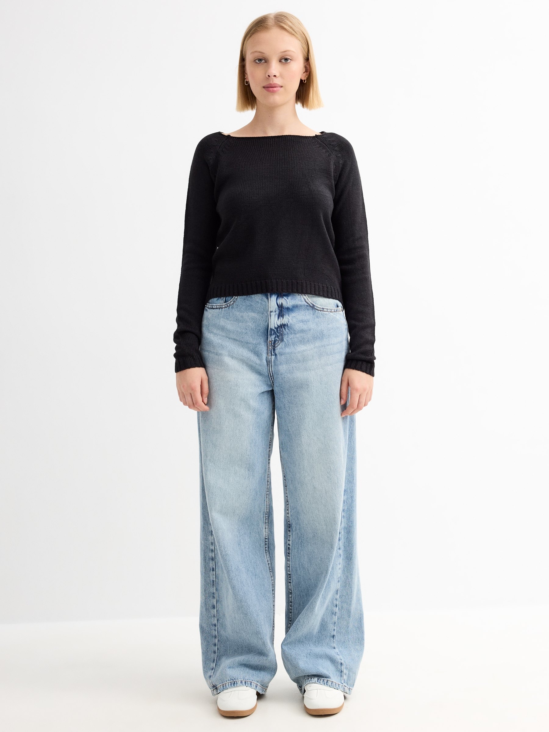 Basic crew neck sweater black middle front view