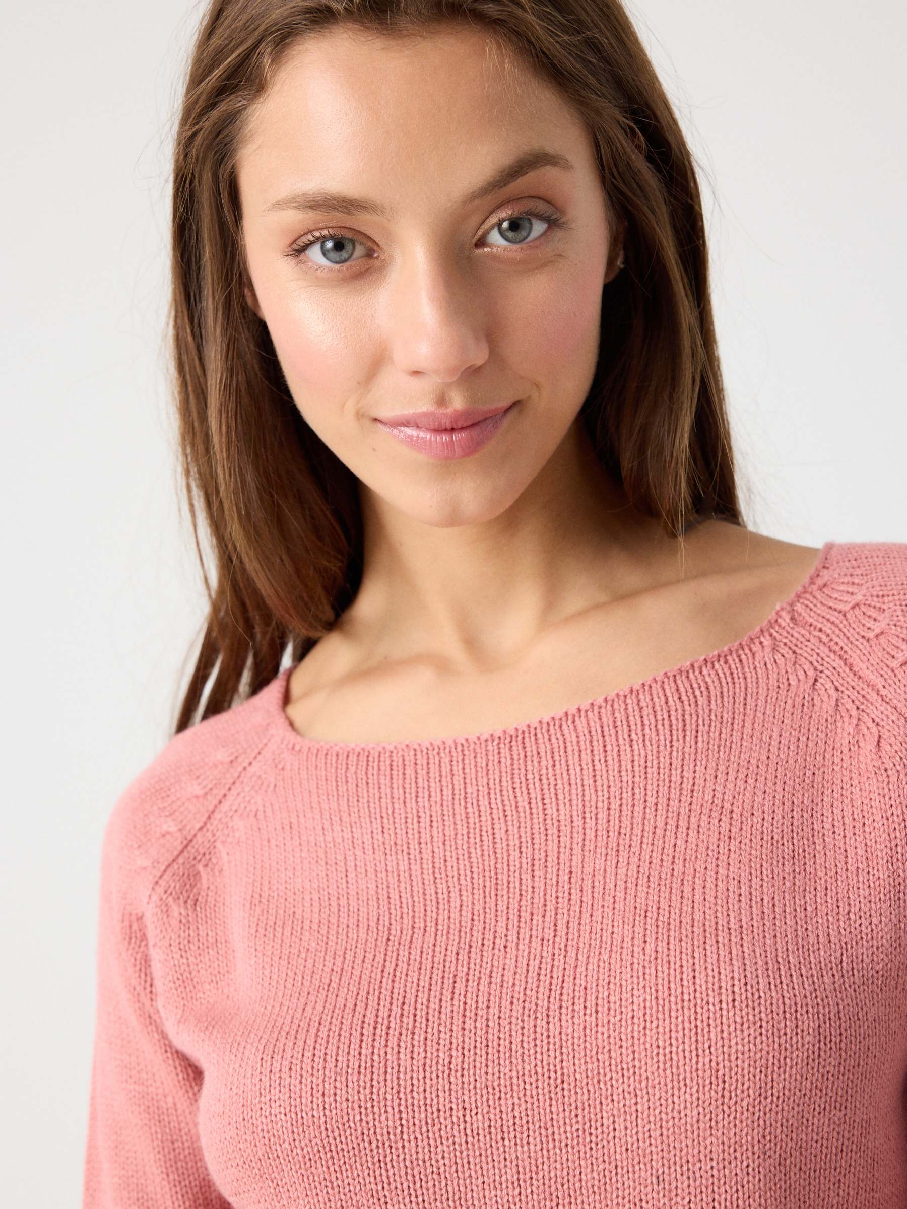 Basic crew neck sweater pink middle front view
