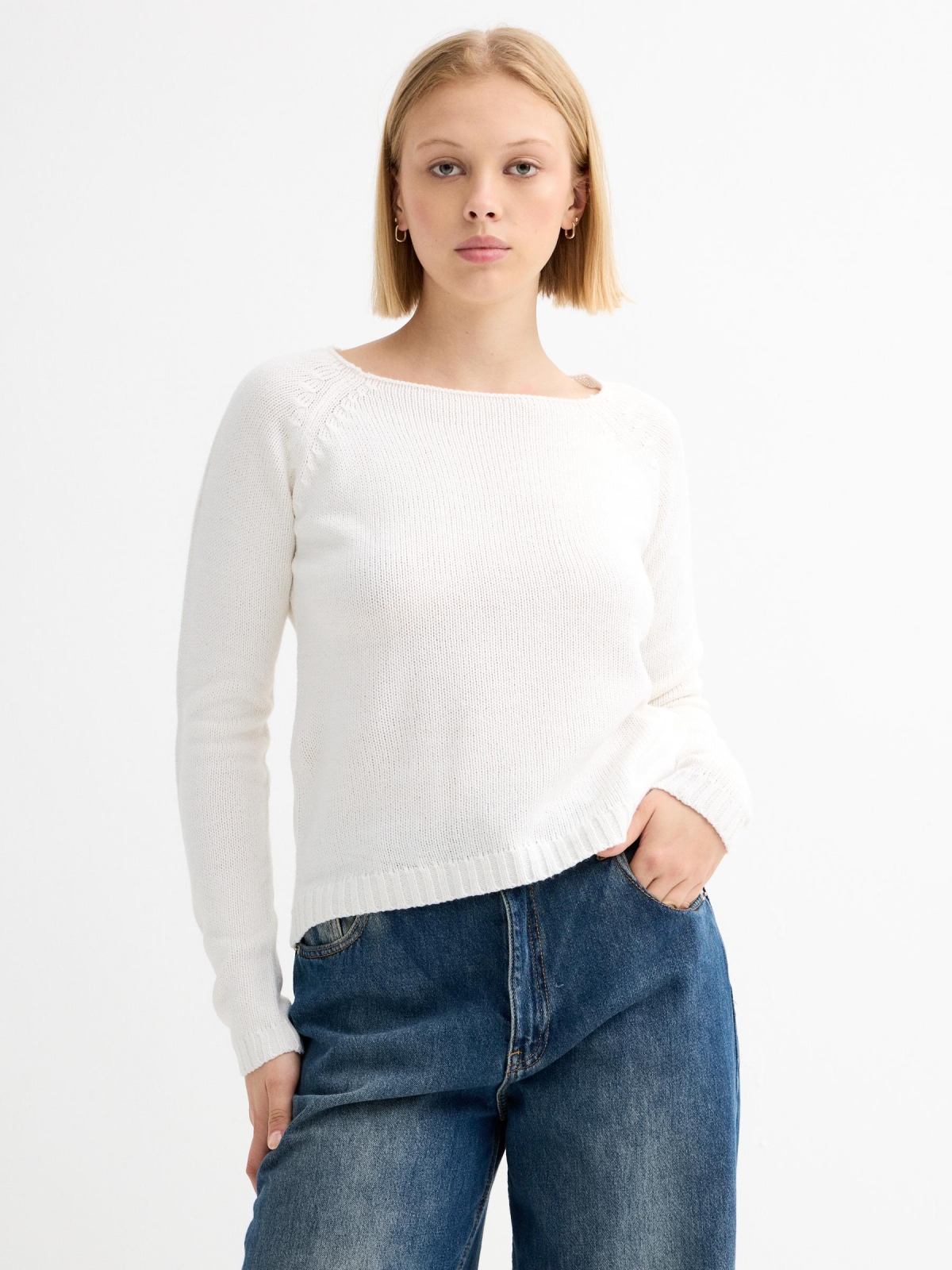 Basic crew neck sweater white middle front view