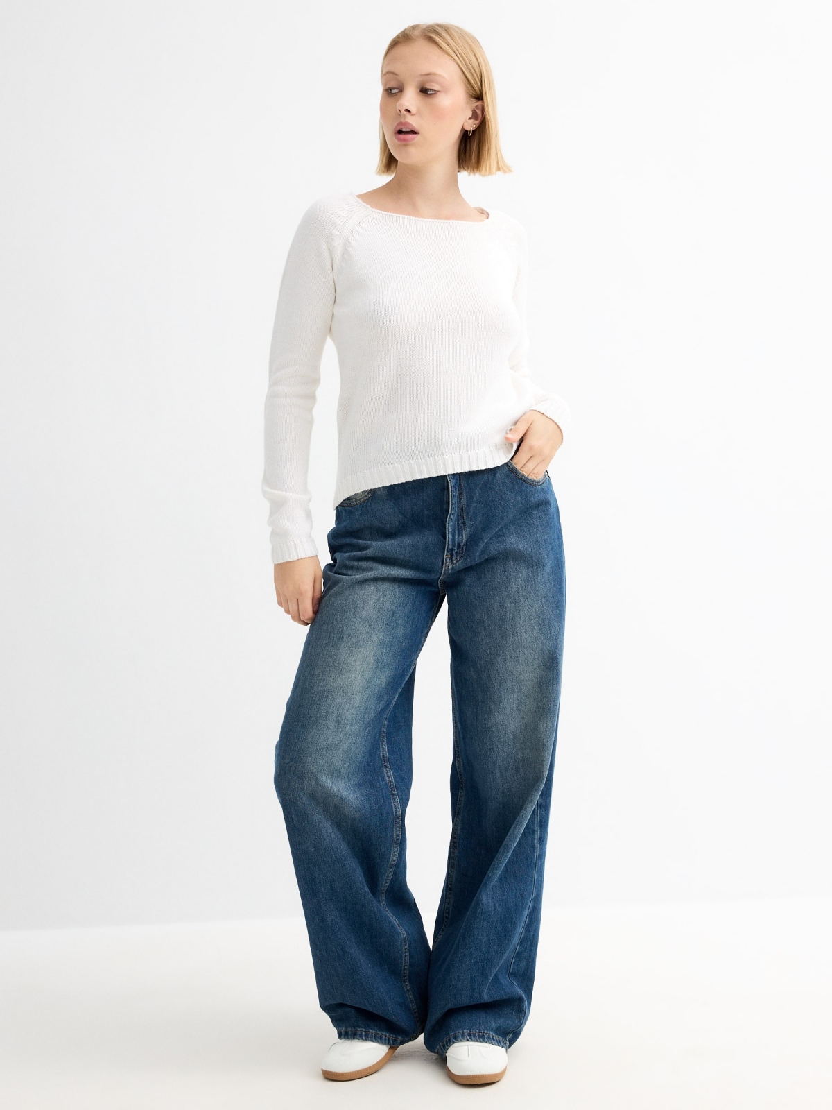 Camisola básica com gola redonda branco vista geral frontal