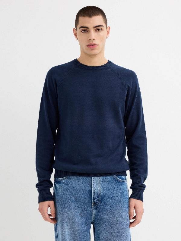 Plain sweater round neck navy middle front view