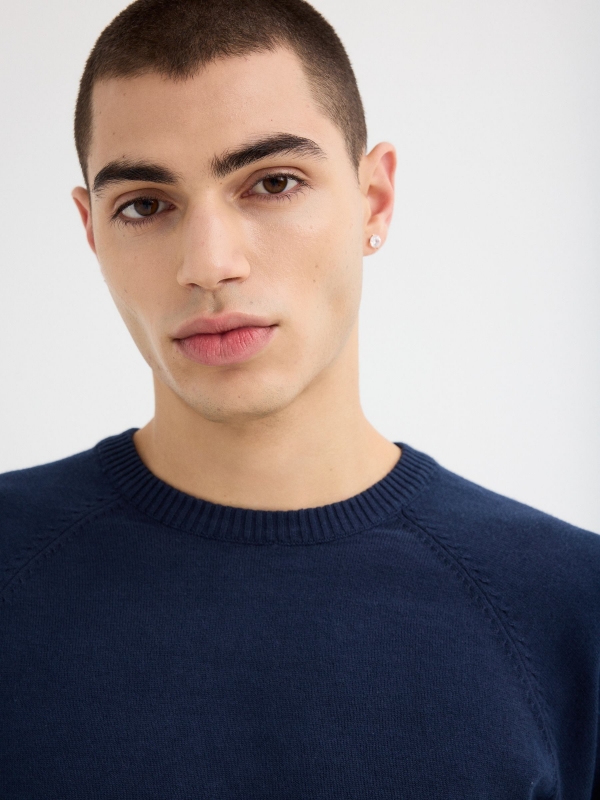 Plain sweater round neck navy detail view