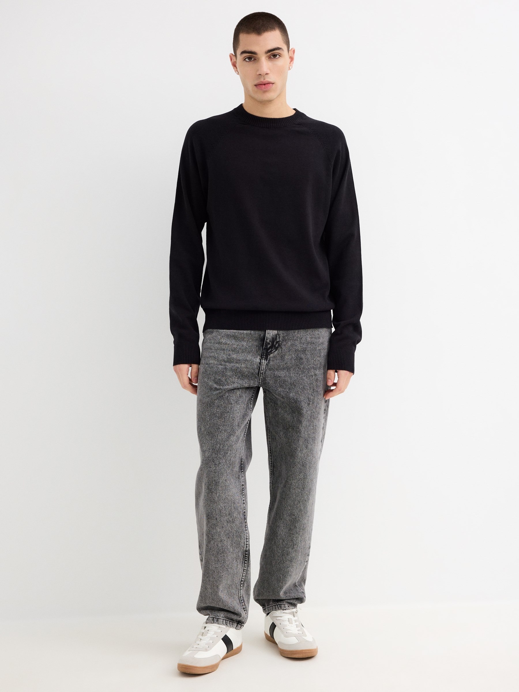 Jersey liso cuello redondo negro vista media frontal