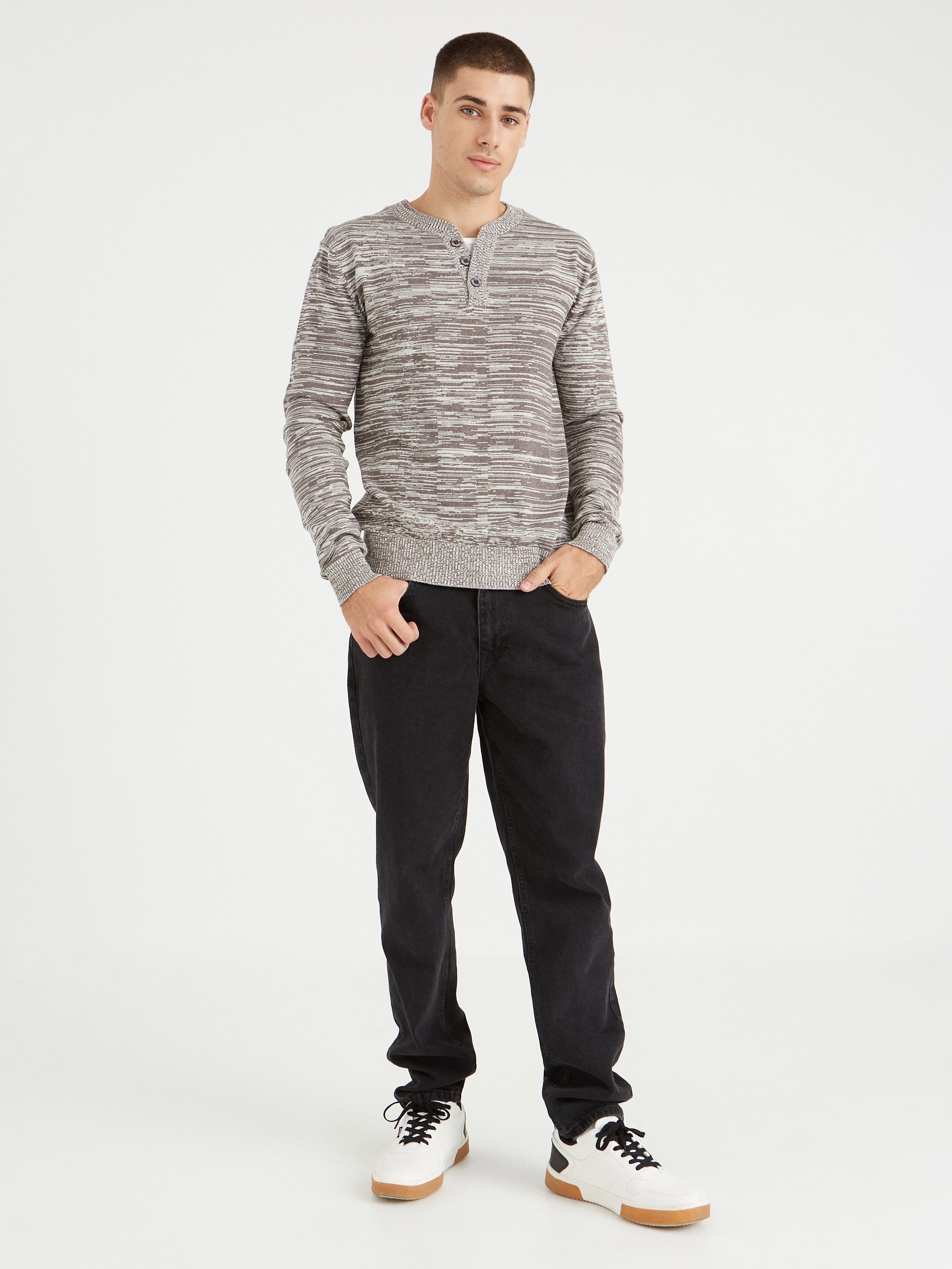 Basic mottled sweater white middle front view
