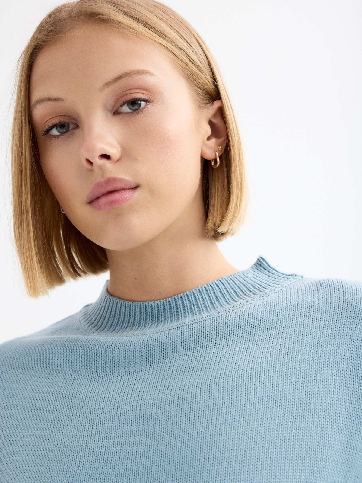 Crewneck jumper sky blue detail view