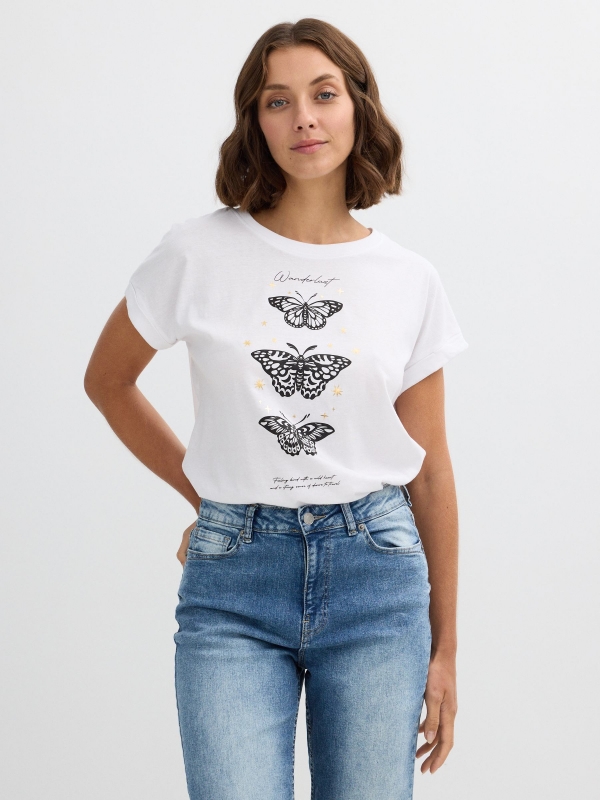 Camiseta de manga curta borboletas branco vista meia frontal