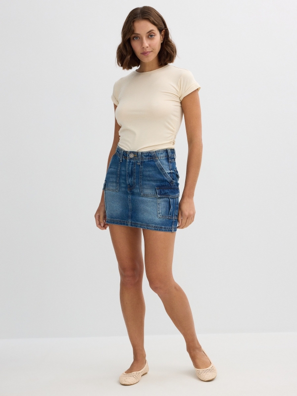 Falda mini denim multibolsillos azul vista media frontal