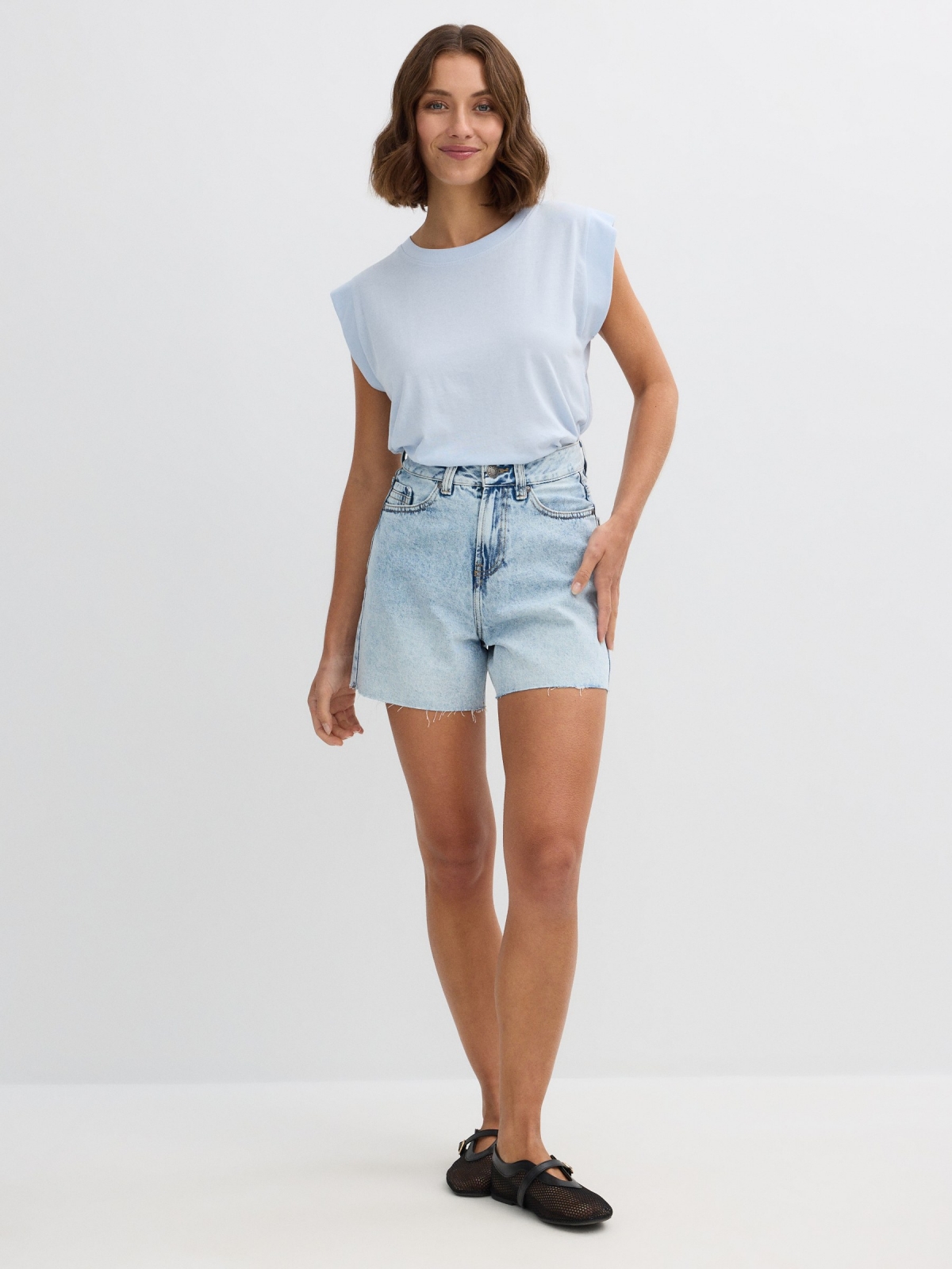 Bermuda denim tiro alto azul vista media frontal