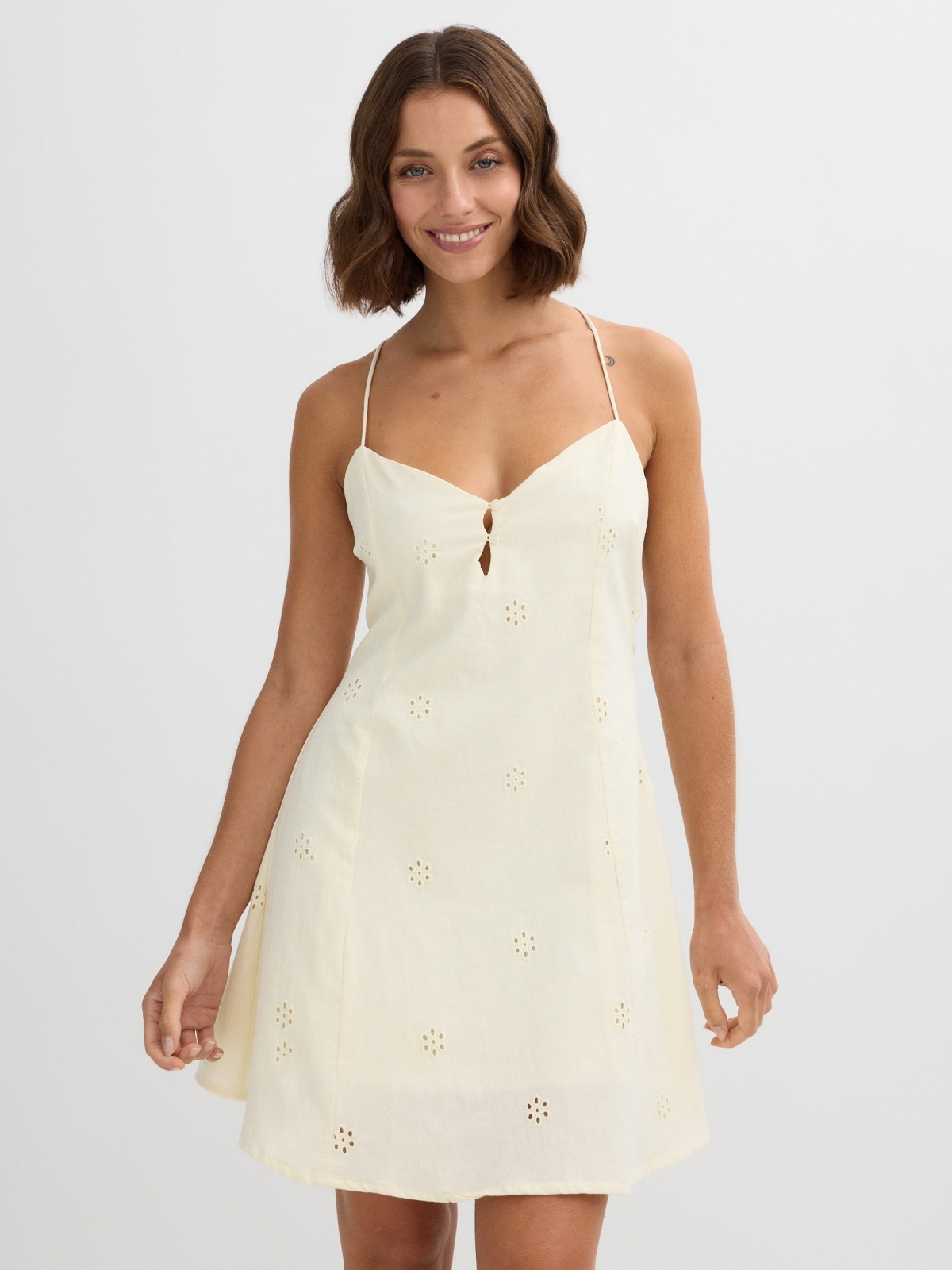Vestido mini bordado suíço off white vista meia frontal