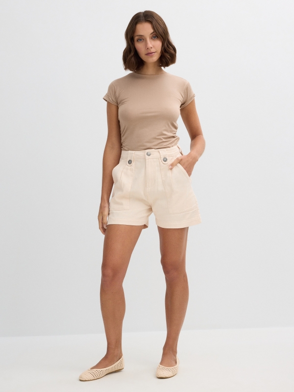 Short beige pinzas beige vista media frontal