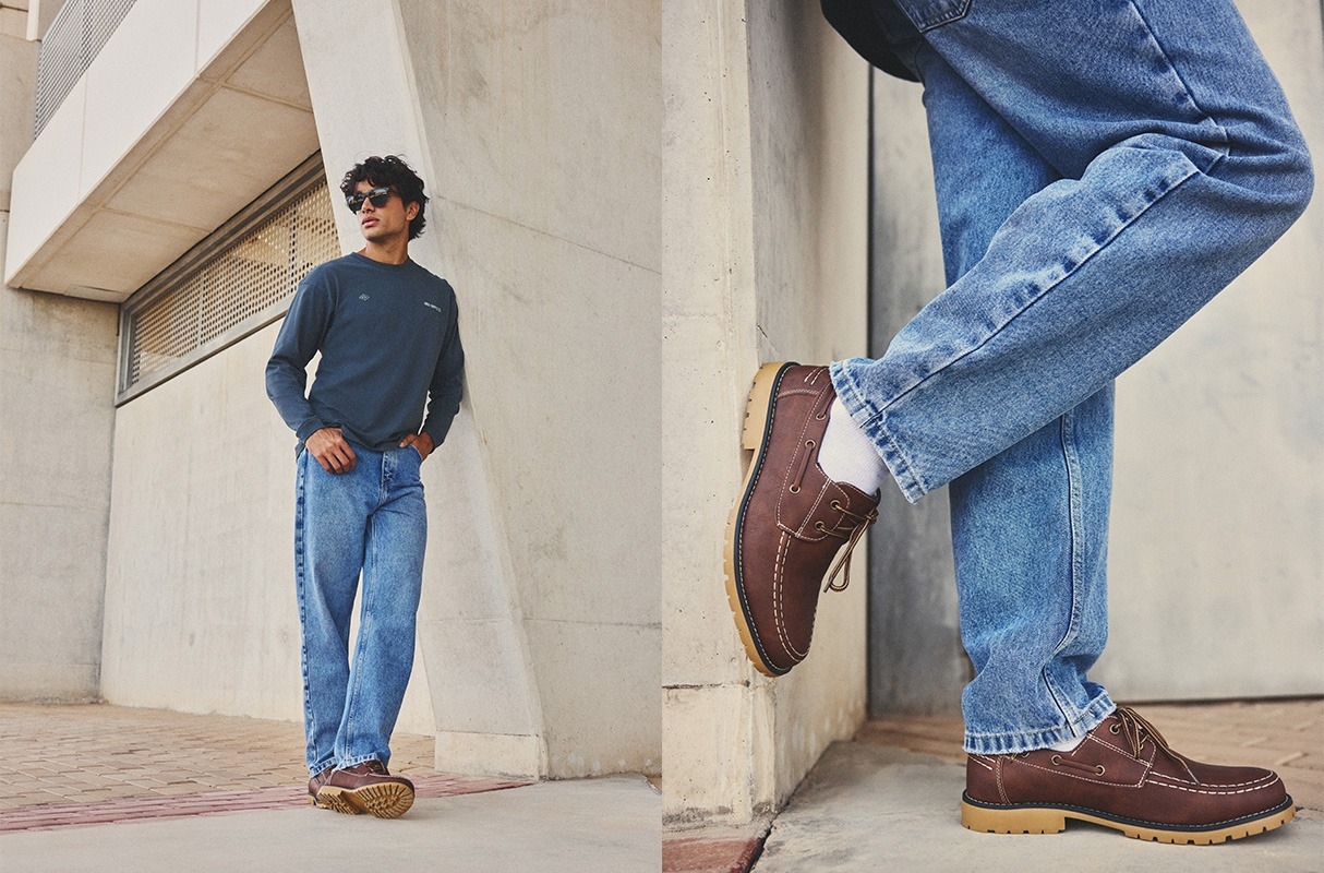 Blue baggy jeans with frayed blue front view