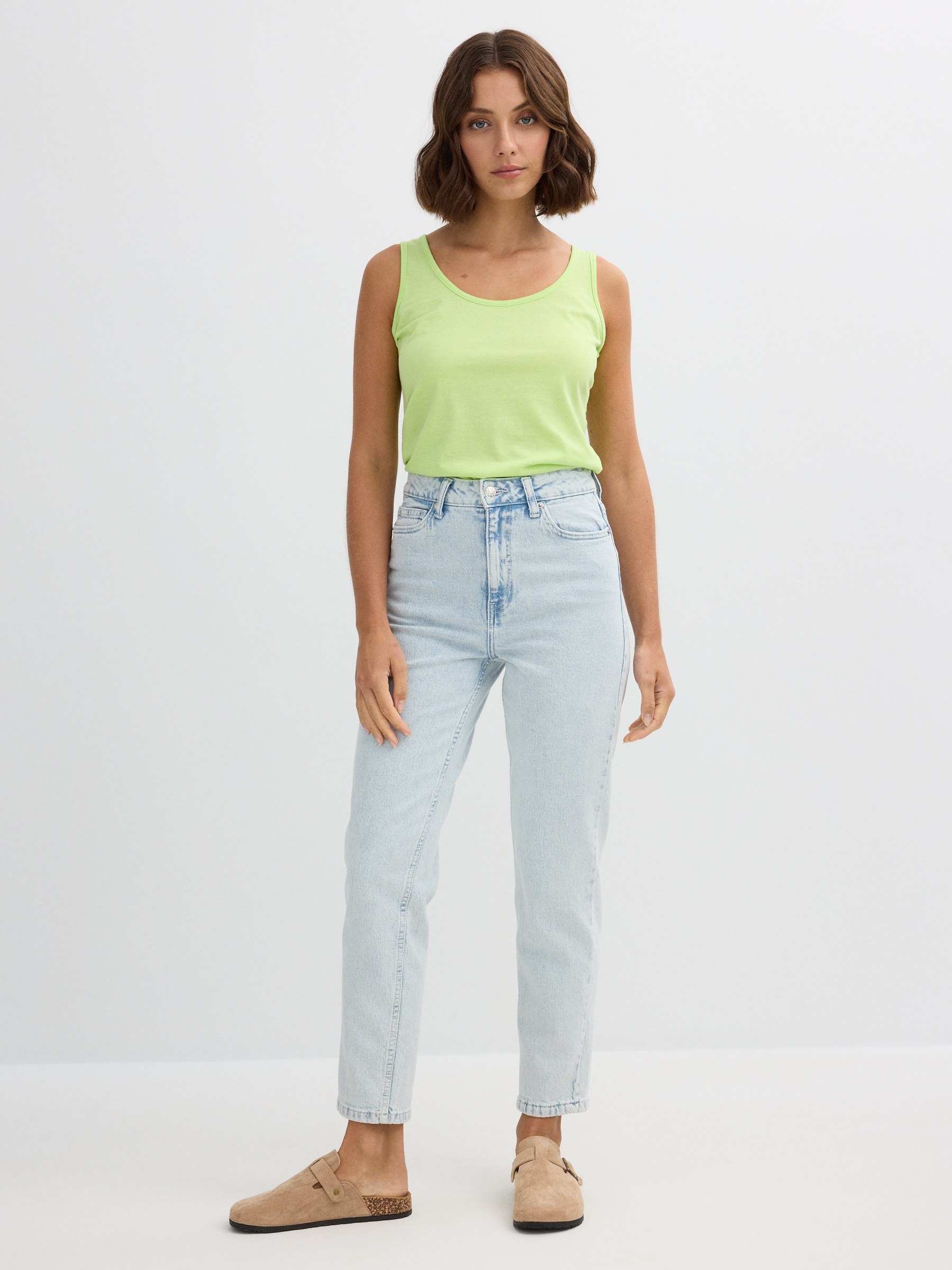 Basic tank t-shirt green middle front view