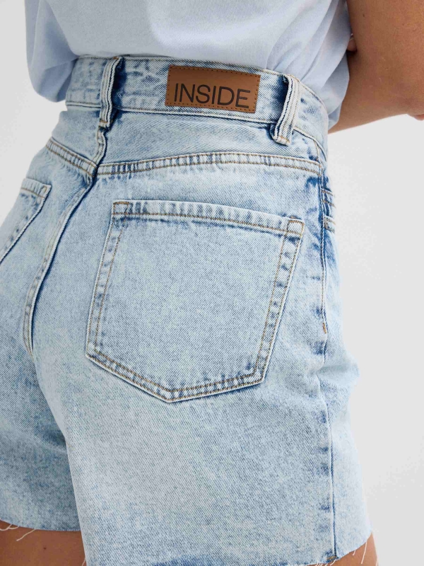 Bermuda jeans cintura alta azul vista detalhe