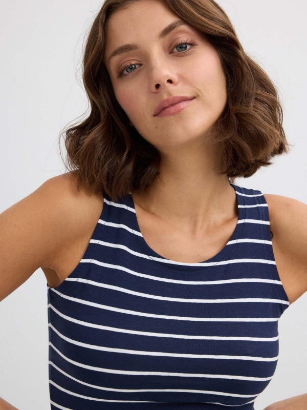 Striped cropped tank t-shirt blue detail view